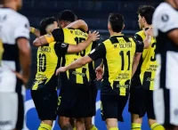 Peñarol remonta y avanza en la Libertadores