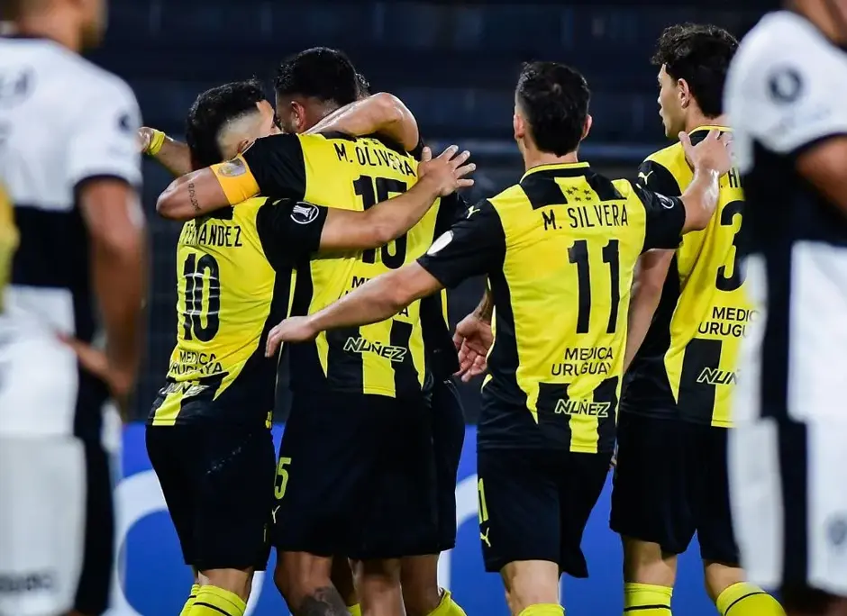 Peñarol remonta y avanza en la Libertadores
