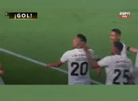Valera marca para Universitario ante Barcelona SC
